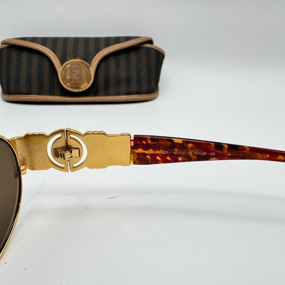 Vintage Fendi SL7034 Oval Sunglasses Gold FF Medallion Italy Y2K Rare Red